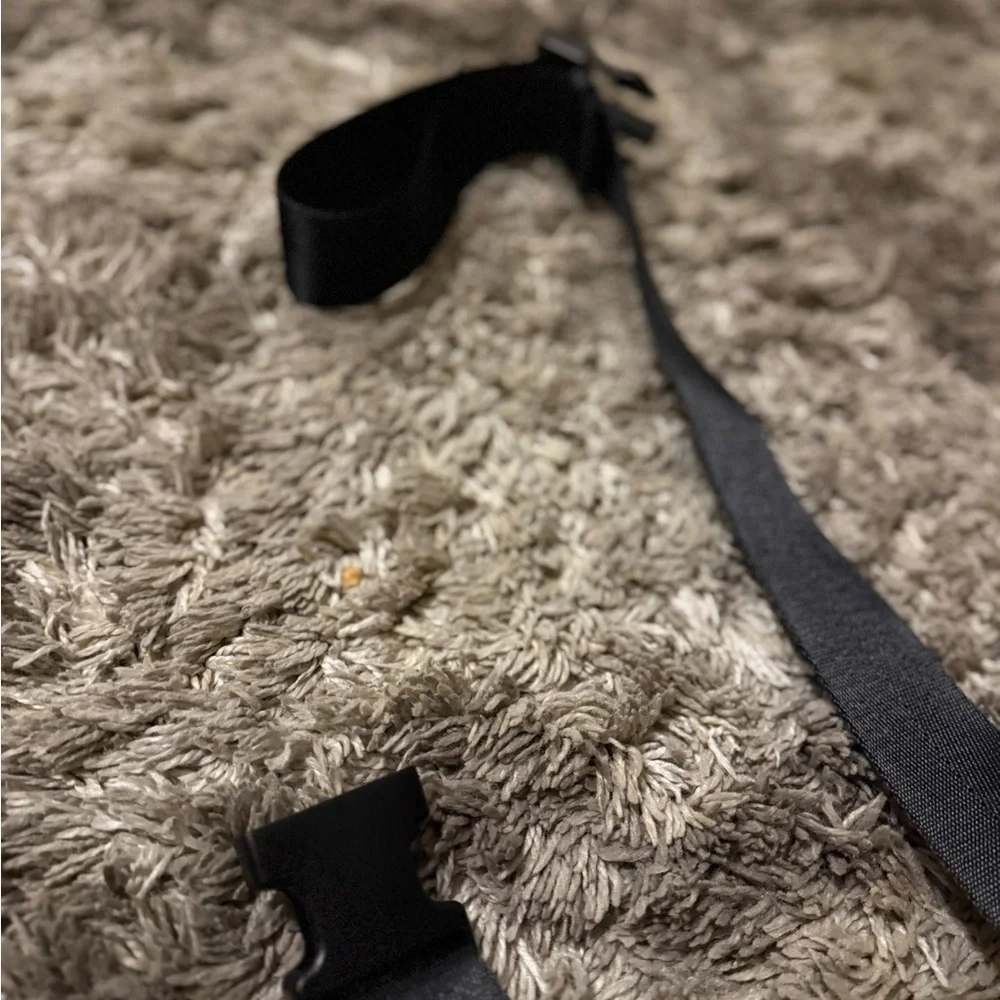 Loungefly UP movie wristlet  Character Crossbody Bag - Yellow and Black RARE - Picture 6 of 11